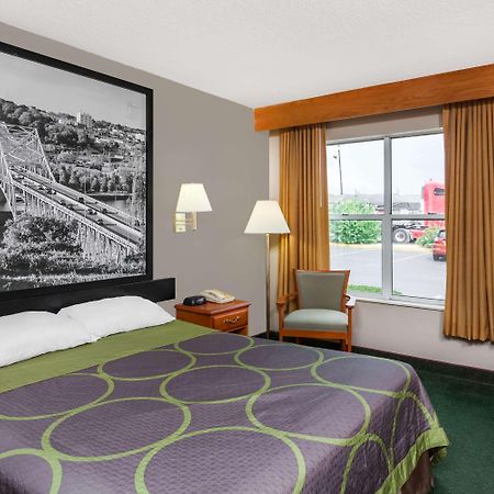 Super 8 By Wyndham Athens Otel Dış mekan fotoğraf