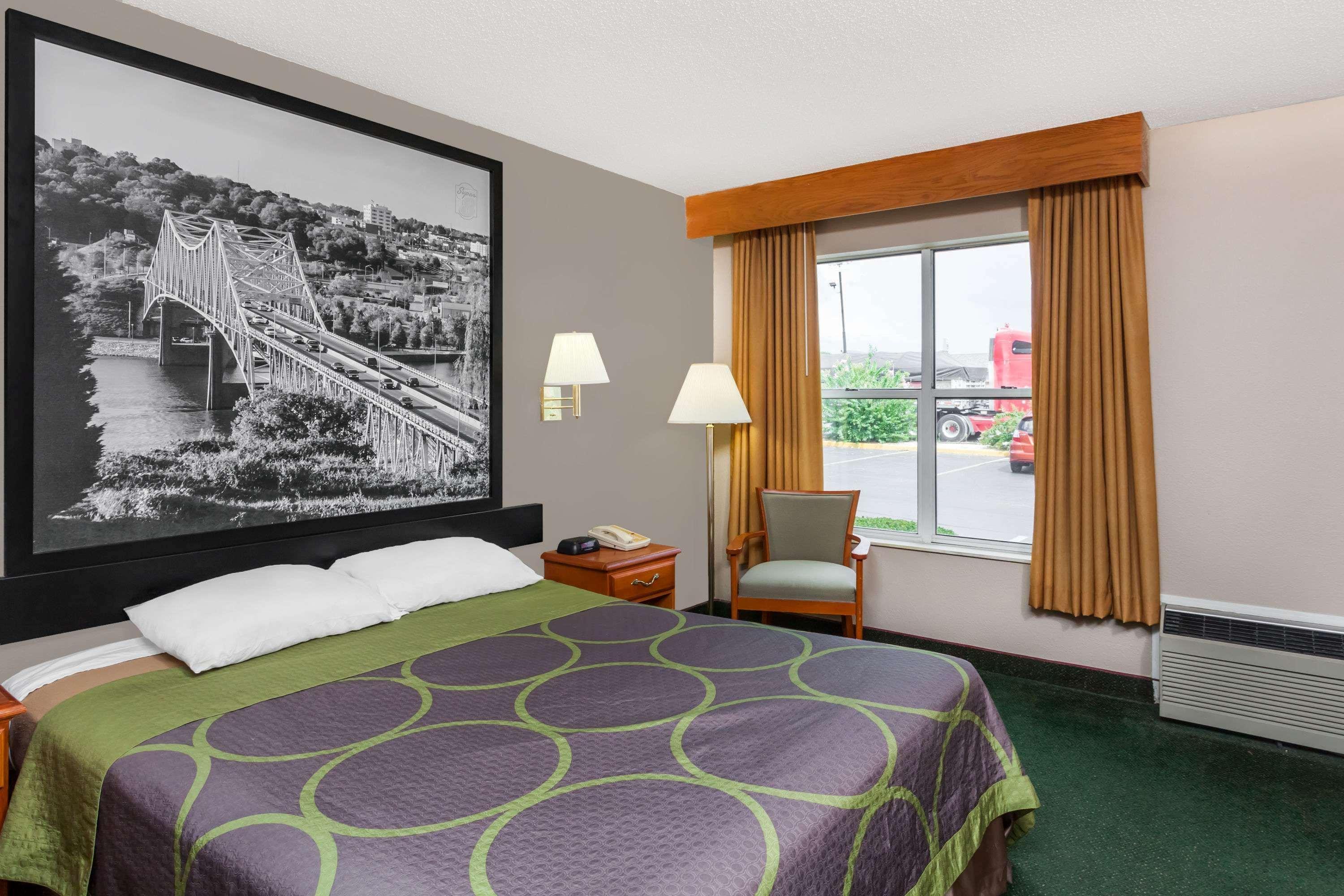 Super 8 By Wyndham Athens Otel Dış mekan fotoğraf