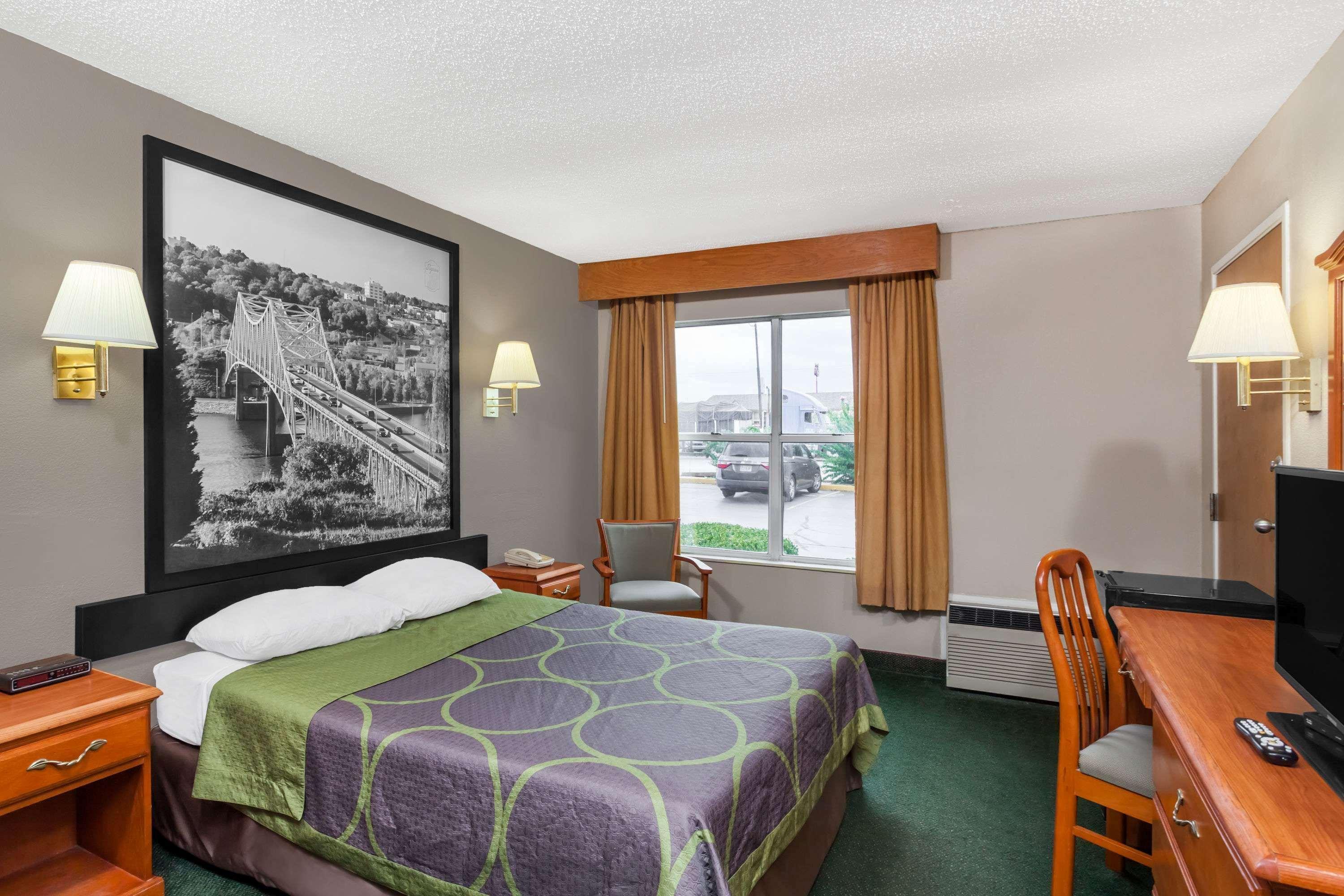 Super 8 By Wyndham Athens Otel Dış mekan fotoğraf