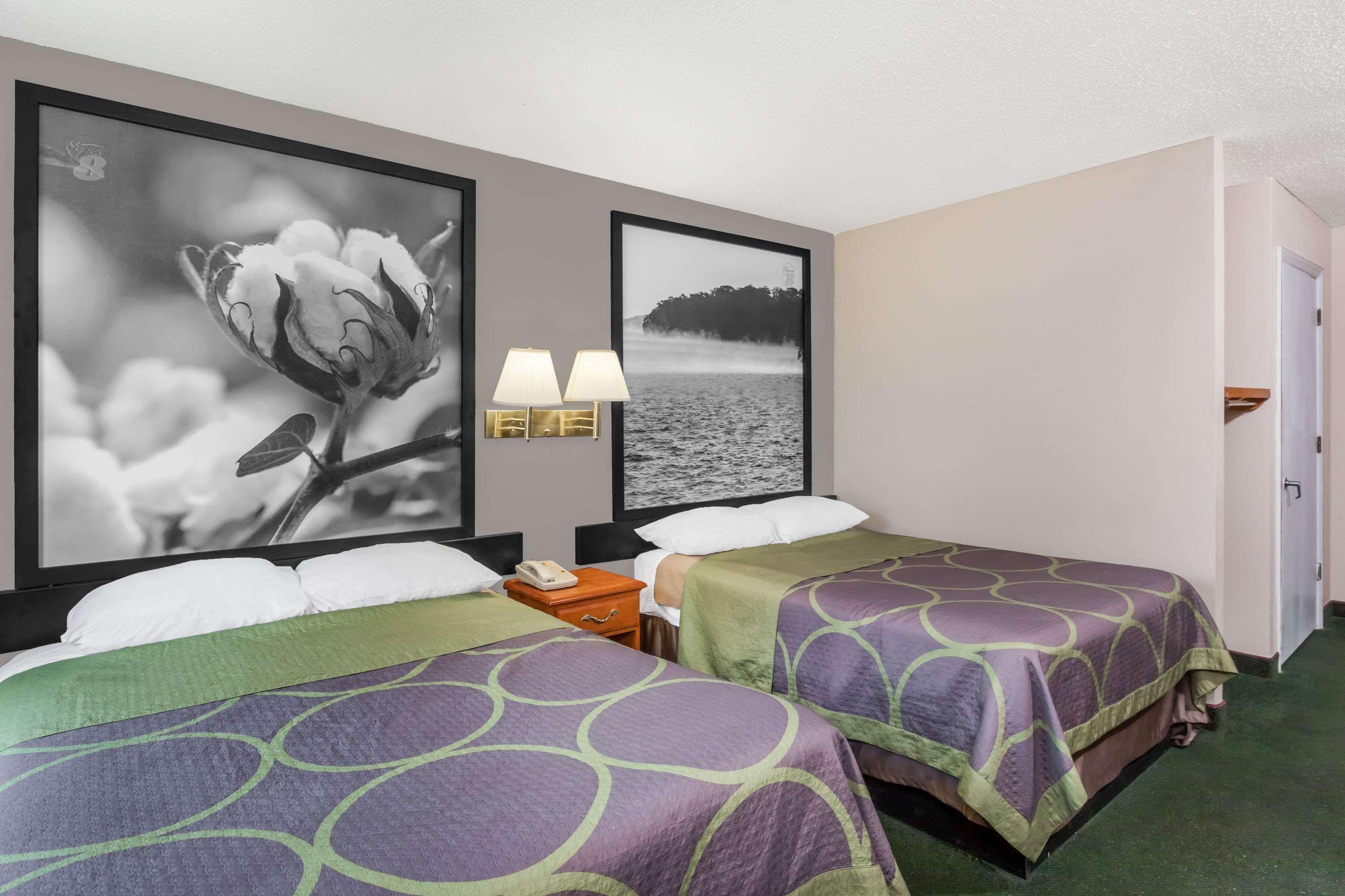 Super 8 By Wyndham Athens Otel Dış mekan fotoğraf